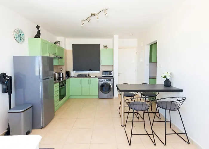 Sea View Apt*spacious Balcony*200m To The * Paralimni